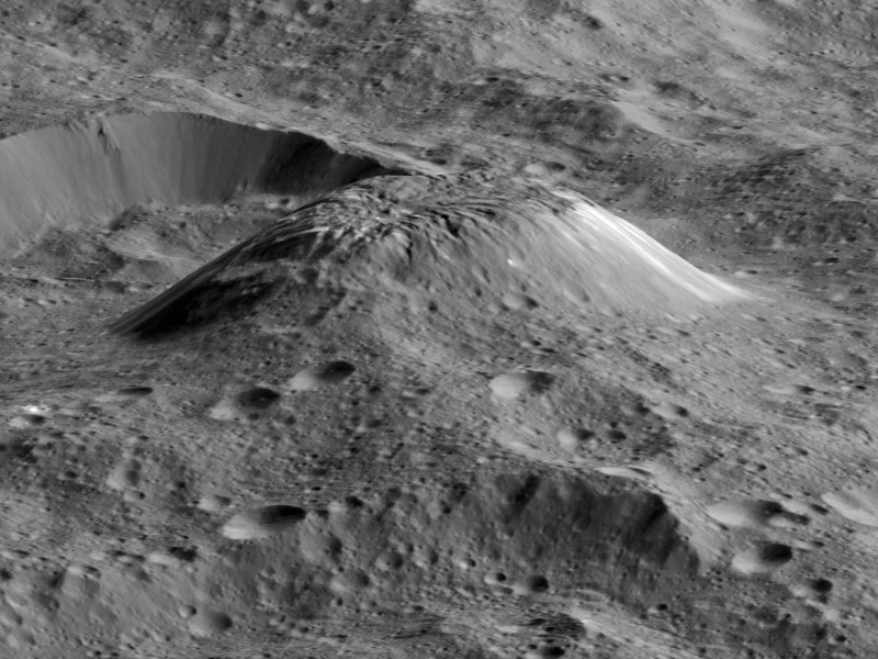 Ahuna Mons, la cima más alta de&nbsp;Ceres