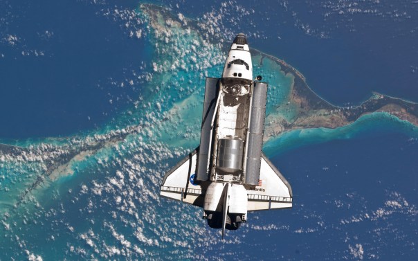 El STS Atlantis en su última misión sobrevolando Australia