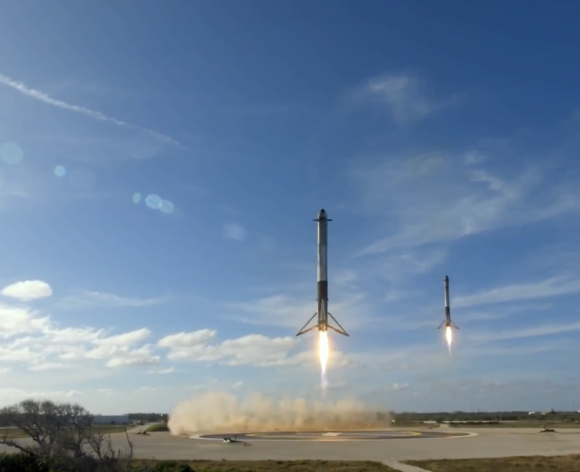 Las etapas laterales del Falcon Heavy aterrizando al unísono