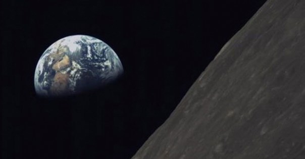 La Tierra captada desde el minisatélite chino Longjiang 2 desde la órbita Lunar