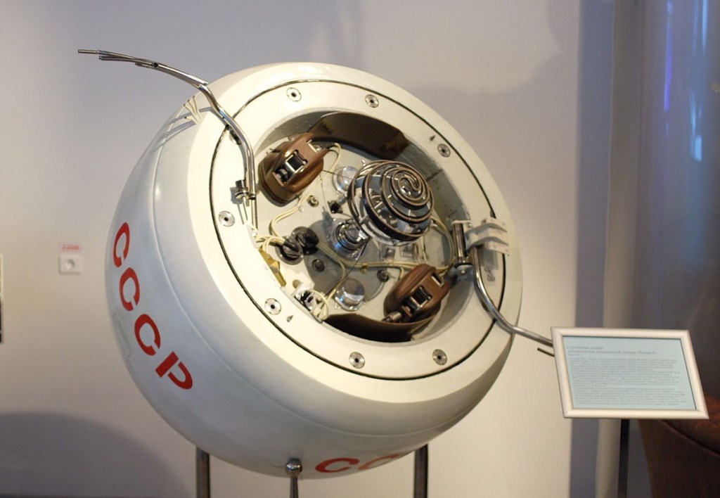 Modelo de la cápsula de descenso de la sonda Venera 4 en el Museo de Astronáutica de Moscú