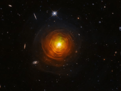 La resplandeciente gigante roja CW Leonis al final de sus&nbsp;días