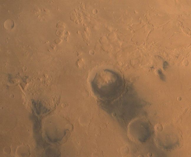 Cráter Gale en Marte y su contexto regional visto por la sonda Mangalyaan