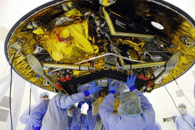 Ensayo de despliegue de los paneles solares de la Phoenix Mars Lander