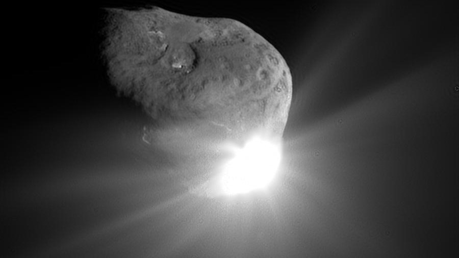 Impacto de la misión Deep Impact en el cometa Tempel 1 en 2005