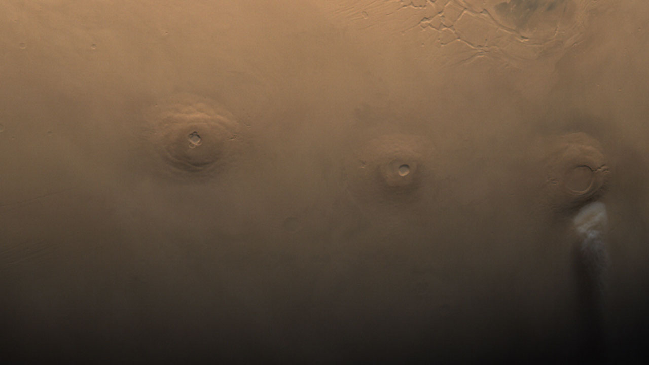 En la parte final del texto, junto al párrafo que describe la morfología actual e inactividad de los volcanes