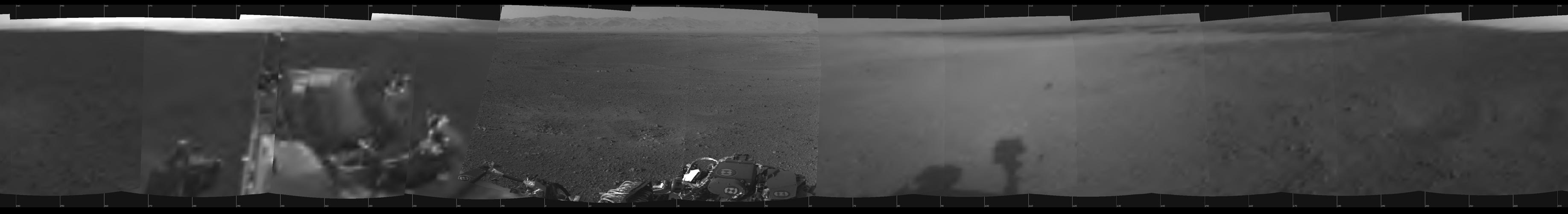 Primer panorama de 360 grados tomado por las cámaras de navegación del rover Curiosity en Marte tras su aterrizaje en el cráter Gale