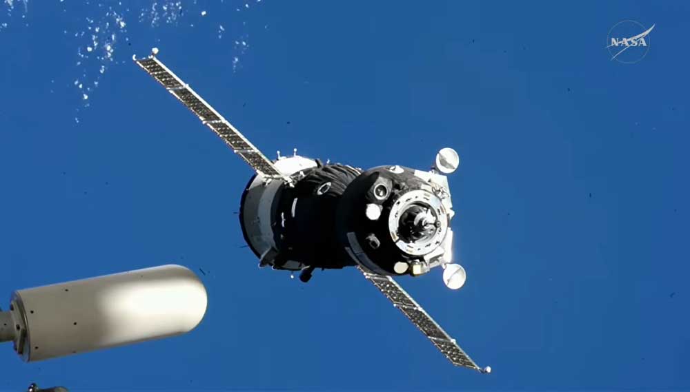 La nave Soyuz MS-28 se aproxima a la Estación Espacial Internacional sobre el mar Mediterráneo