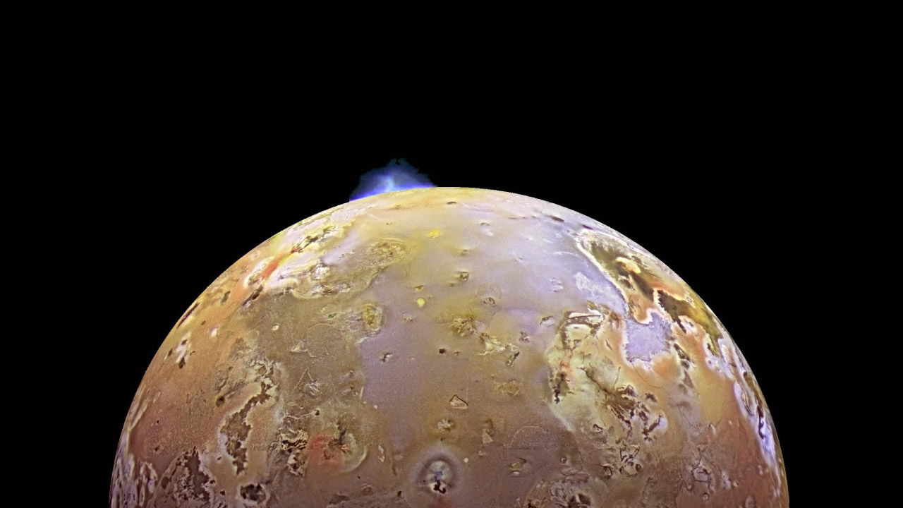 Plumas volcánicas activas en Ío observadas por Galileo