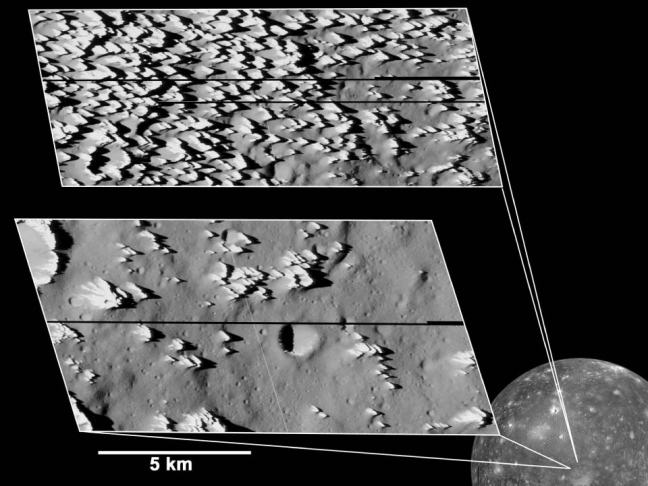 Vistas de muy alta resolución del terreno con montículos brillantes y afilados en Calisto, obtenidas por la misión Galileo e insertadas sobre una imagen global del satélite.