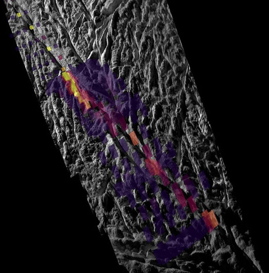 Mapa térmico de la fractura Baghdad Sulcus en el polo sur de Encélado obtenido por la sonda Cassini